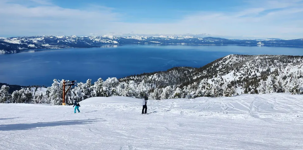 Conquering the Slopes: A Winter Adventure with OCOOPA